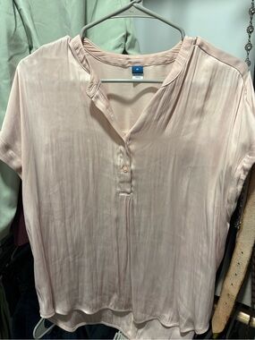 Old Navy Pale Pink Satin V-Neck Short Sleeve Blouse